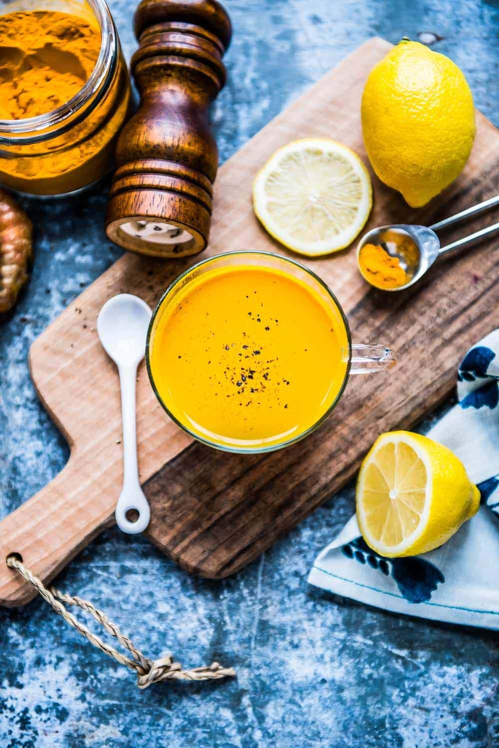 turmeric tonic is part of this weight loss drinks round up. the perfect plant based detox drinks for weight loss.