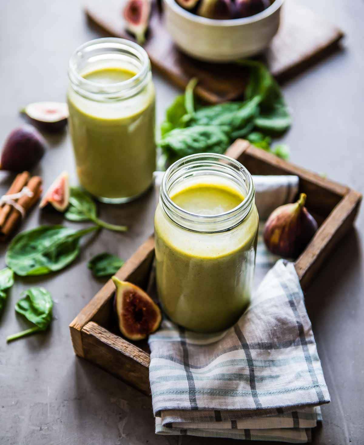a beautifully delicious, holiday green smoothie recipe.