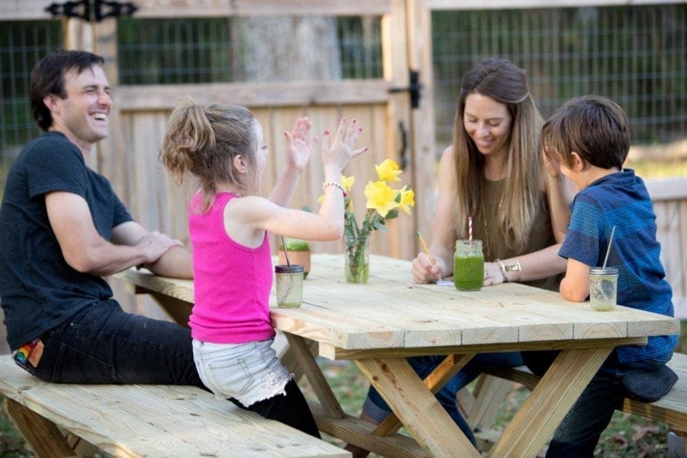 Hansard family enjoys their backyard with green smoothies