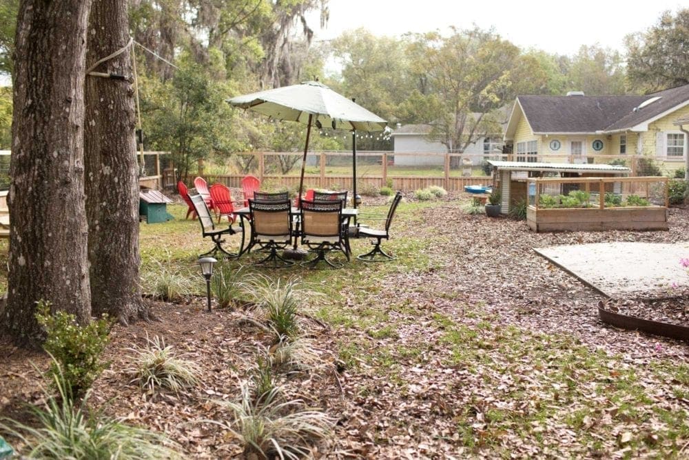 Florida backyard dining