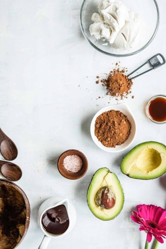 ingredients for a cacao powder smoothie bowl