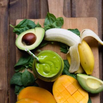 Avocado Banana Smoothie | SimpleGreenSmoothies.com #vegan #smoothie #greensmoothie