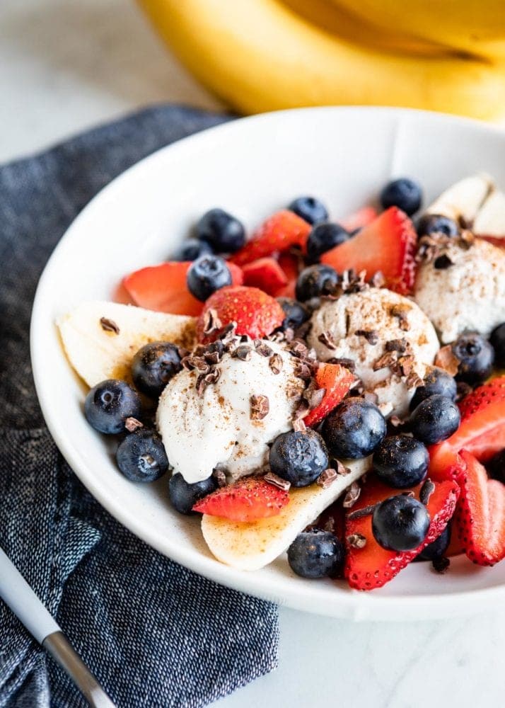 Vegan Berry Banana Split Ice Cream Sundae | SimpleGreenSmoothies.com #vegan #dessert #healthy