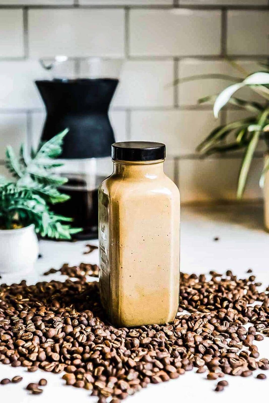Mocha coffee smoothie is an energizing weight loss snack