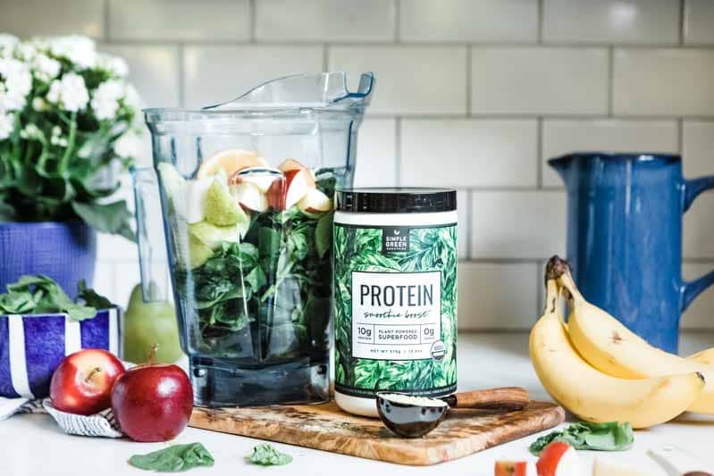 Ingredients for a green smoothie with protein