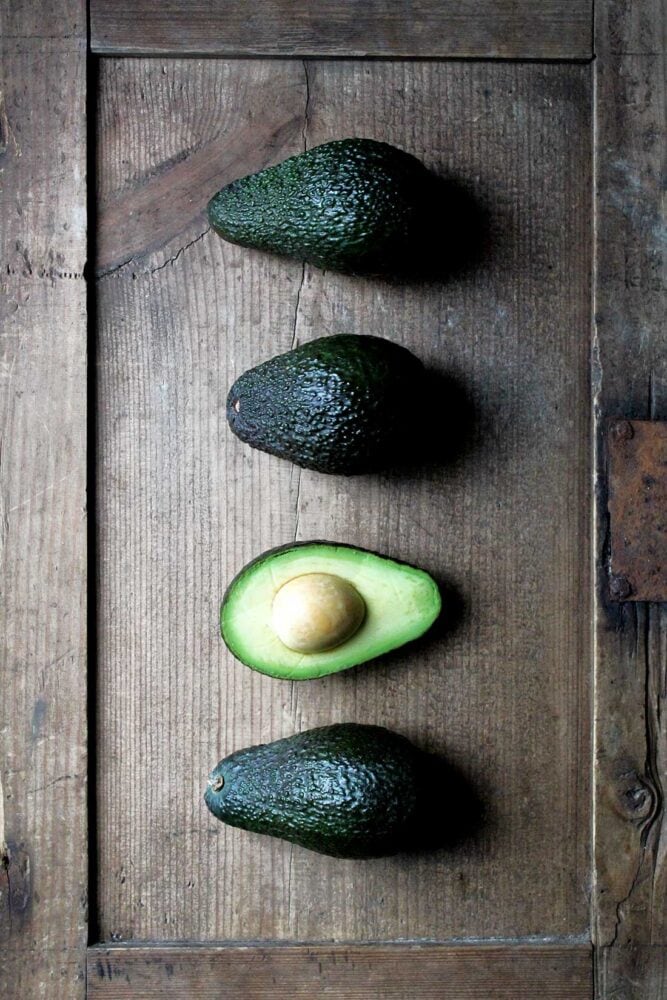 Wie man eine Avocado perfekt schneidet