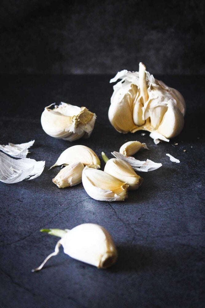 garlic cloves for pesto 