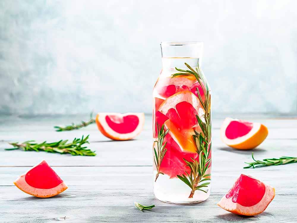 Sliced Grapefruit and rosemary in a glass to help the detox