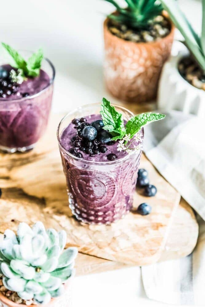 how to make a blueberry smoothie with fresh blueberries and bananas