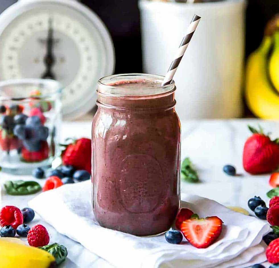 Recipe for green smoothie with berries