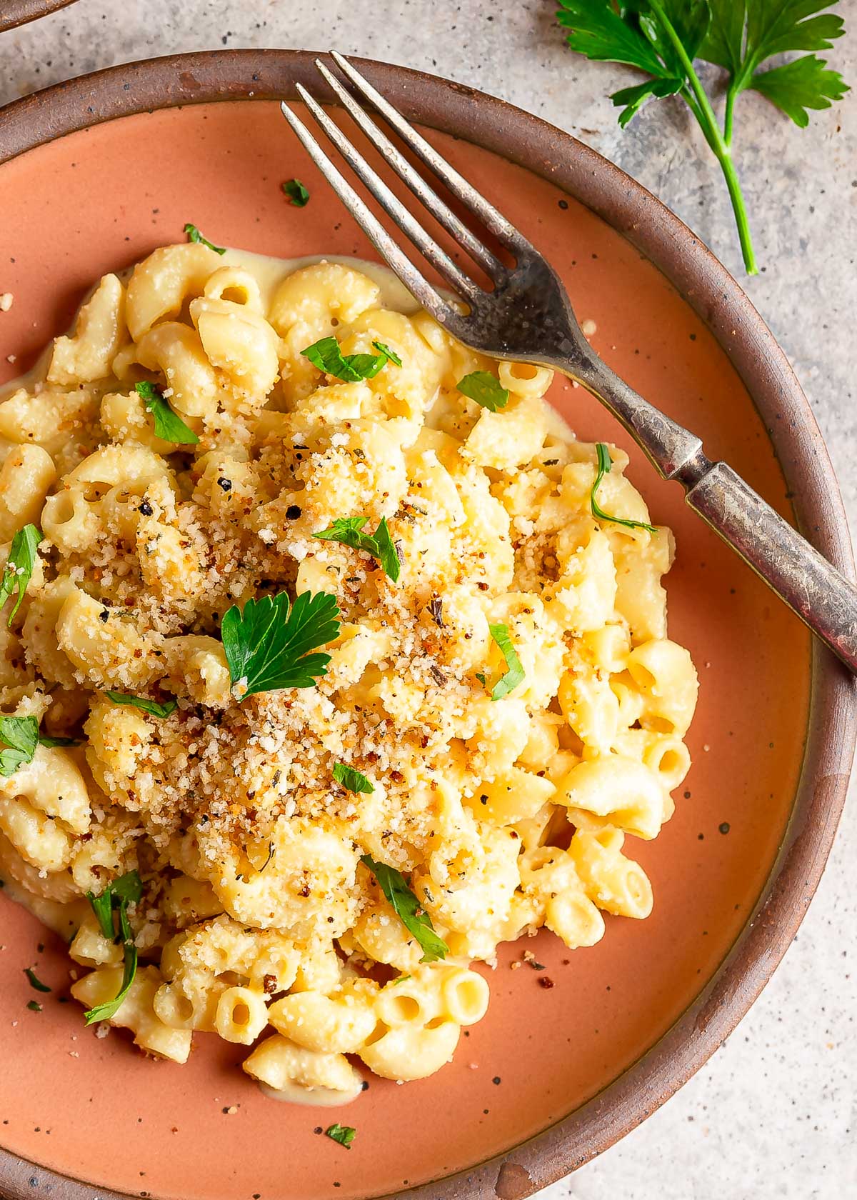 Creamy vegan mac and cheese garnished with parsley 