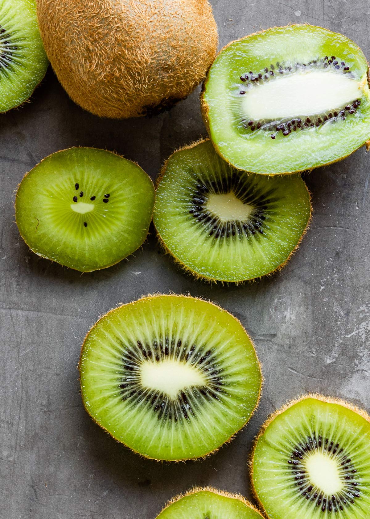 Slices of fresh and juicy kiwi fruit