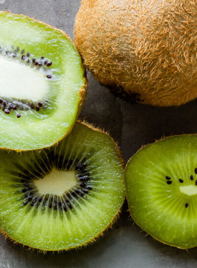 Half sliced kiwi on the table