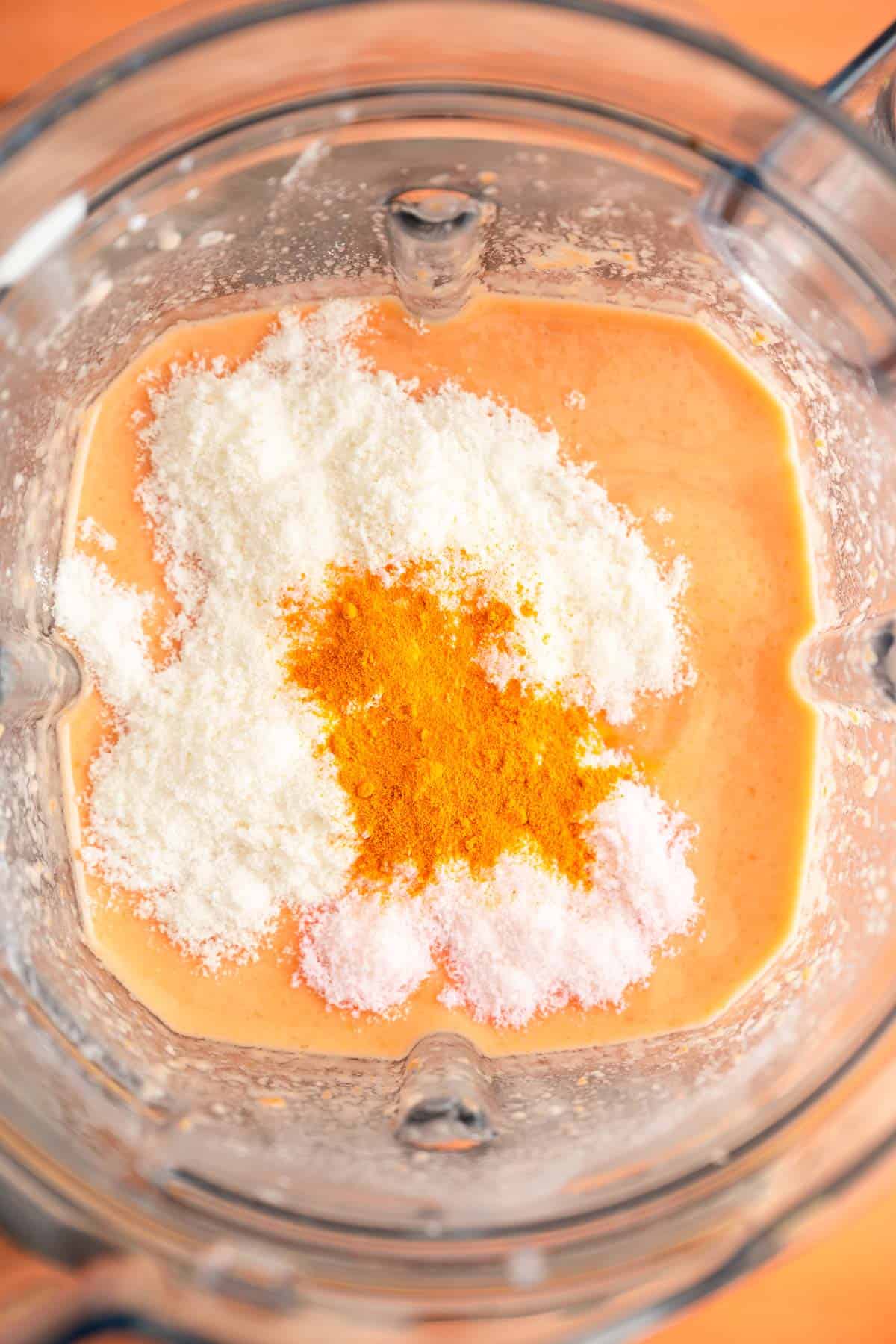 Adding collagen and turmeric to the blender