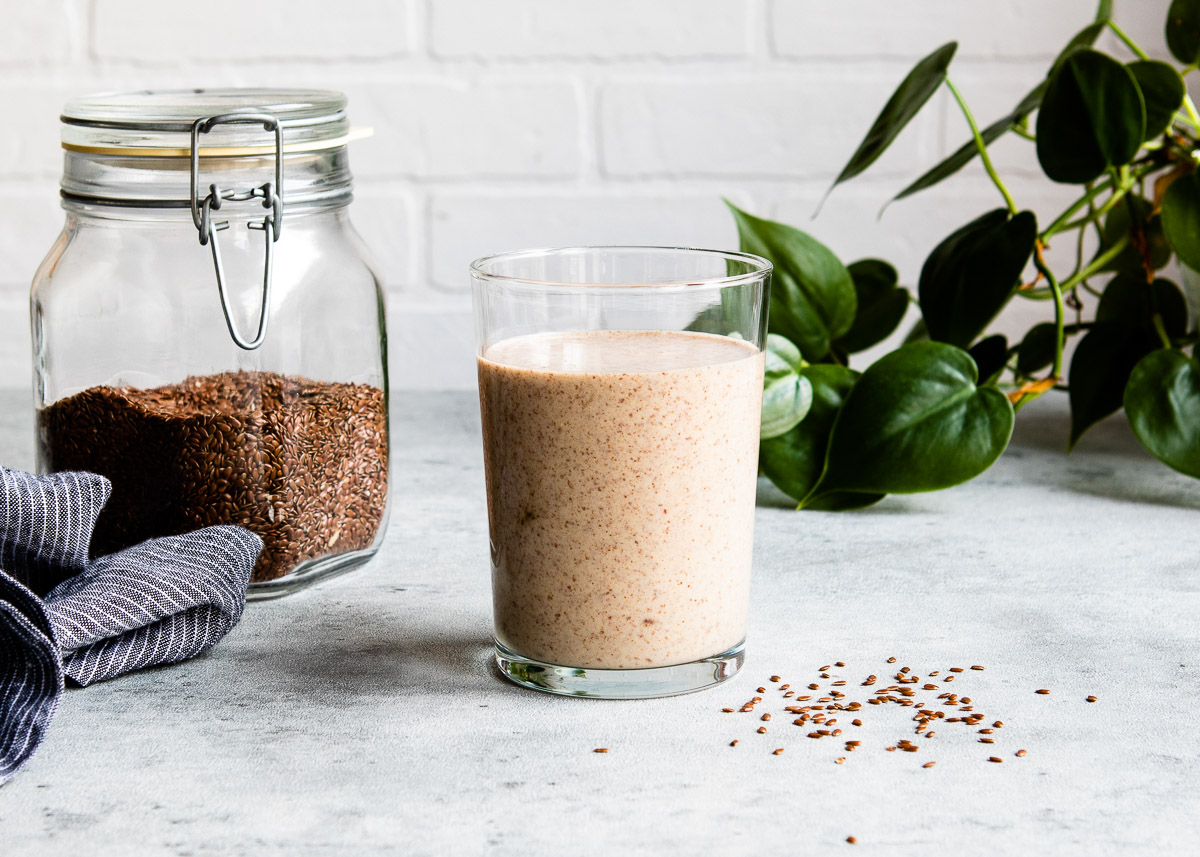 A glass of thick and creamy flaxseed smoothie