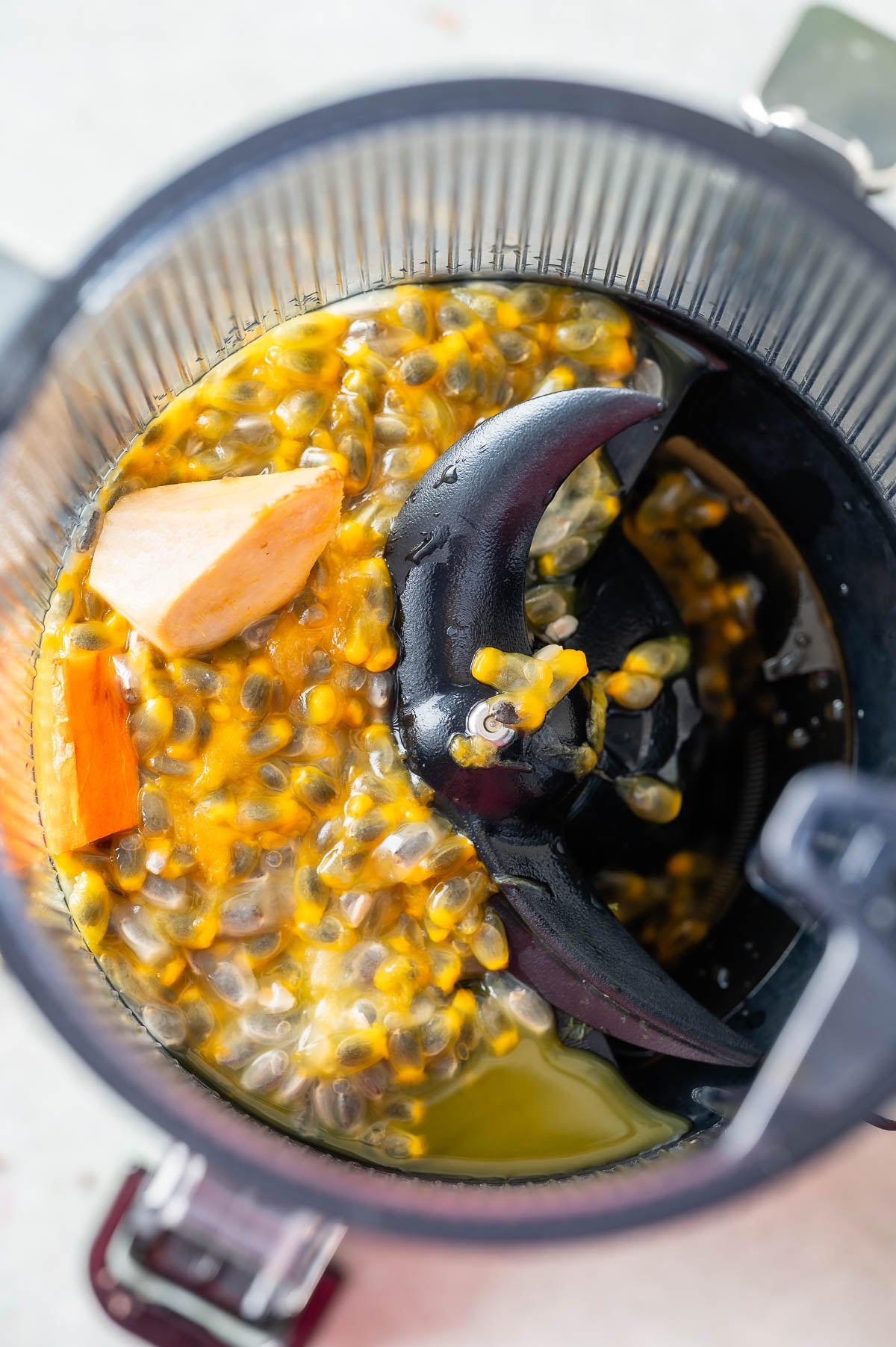 Anti-inflammatory juice ingredients added in a juicer
