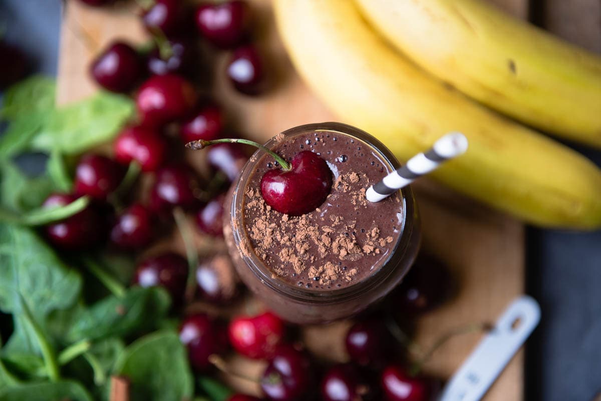 a smoothie that tastes like a chocolate covered cherry