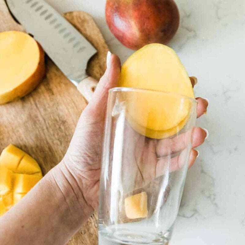 how to cut a mango