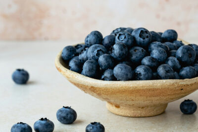 Bowl of blueberries on the dirty dozen list
