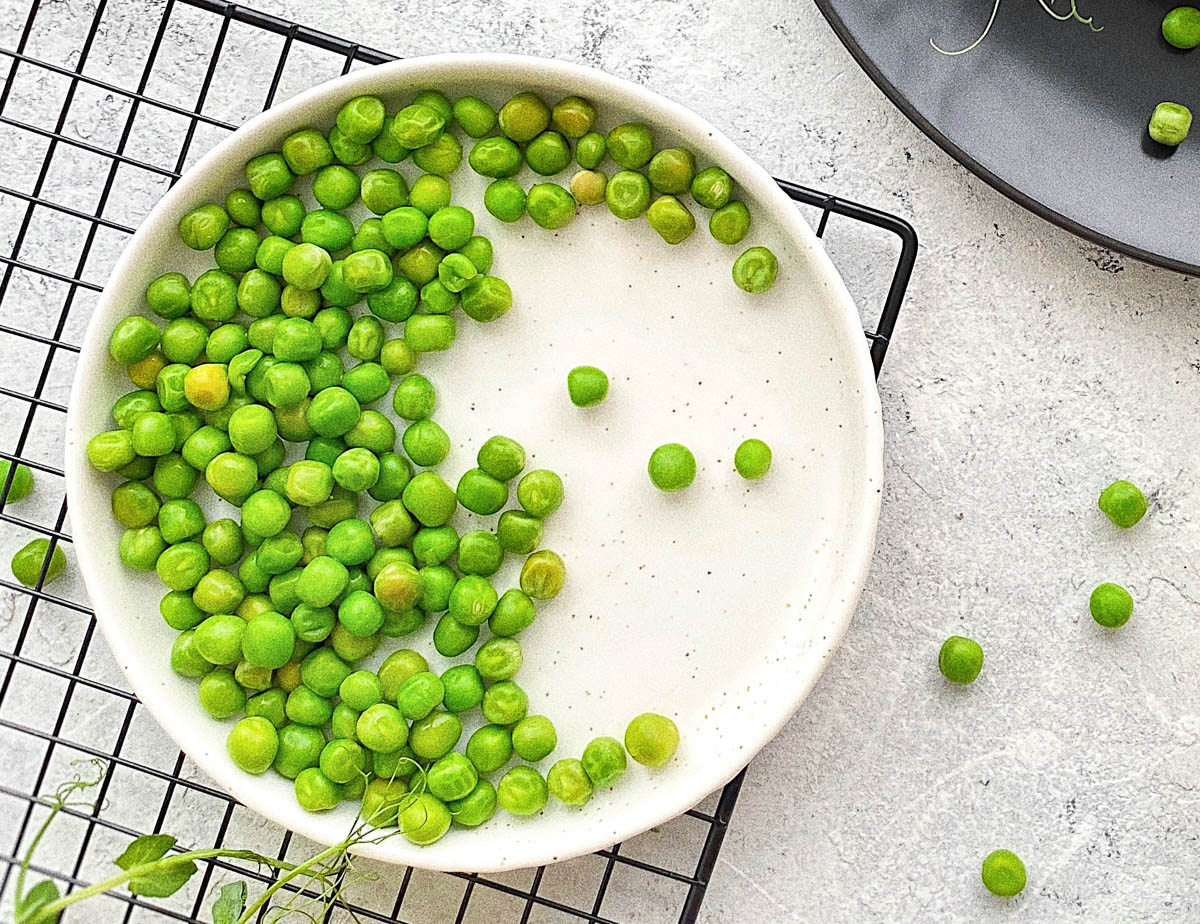 plate full of green peas.