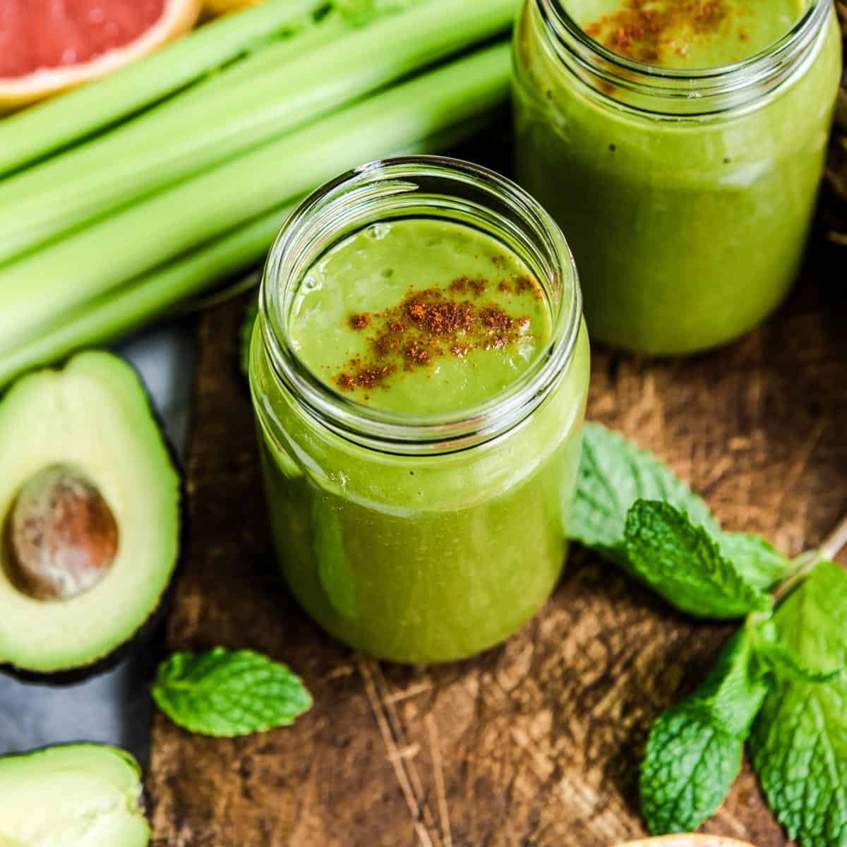 Green smoothie for weight loss with celery and grapefruit in a glass mason jar.