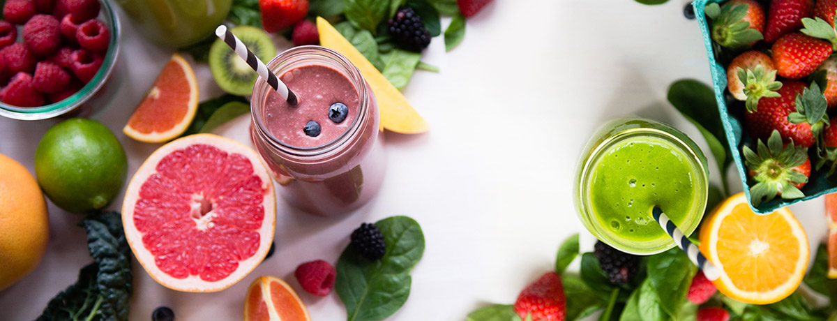 ingredients on table to explain how to make a smoothie