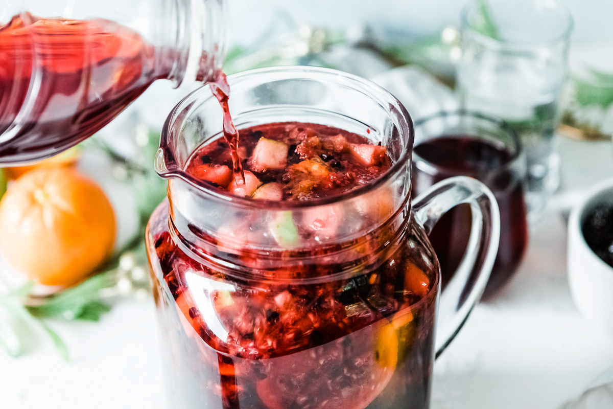 Fresh and energizing non-alcoholic sangria drink
