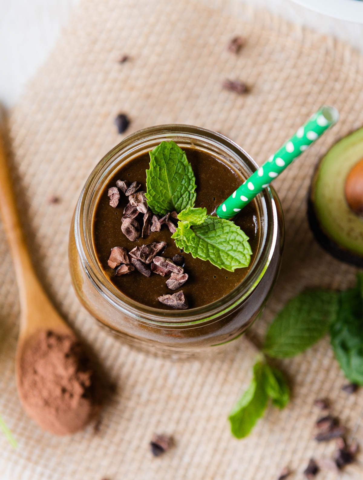 A skinny mint chocolate chip smoothie in a mason jar ready to drink. 