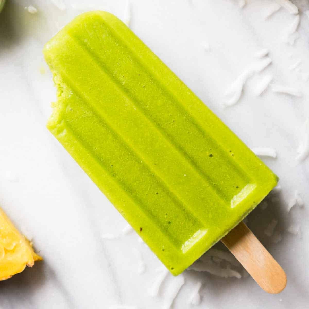 https://simplegreensmoothies.com/wp-content/uploads/smoothie-popsicles-2.jpg