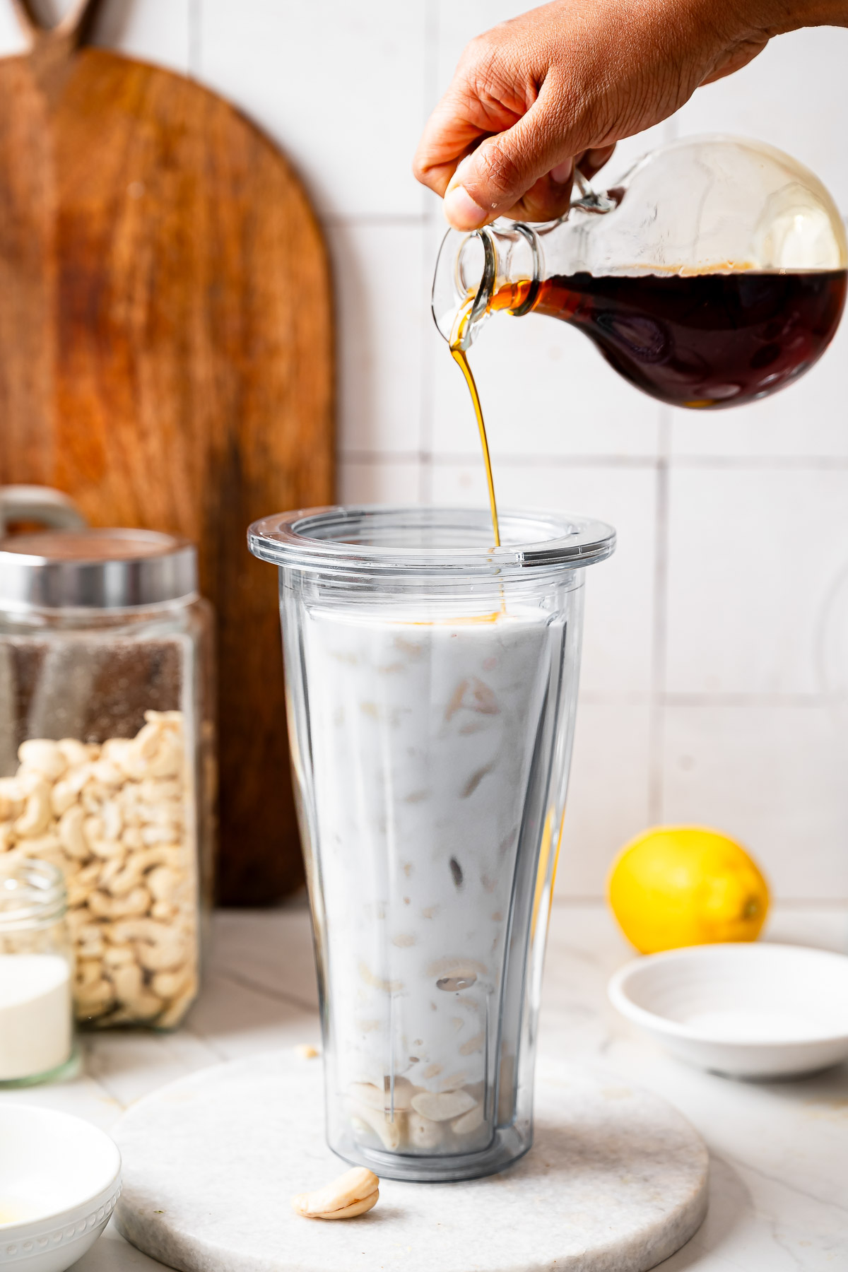 Adding maple syrup in a blender mixture