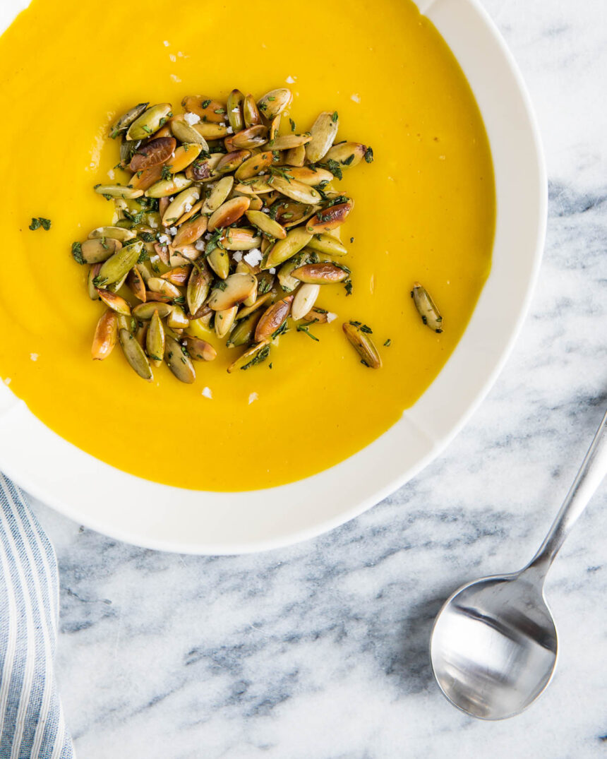 vegan-pumpkin-soup-creamy-simple-and-delicious